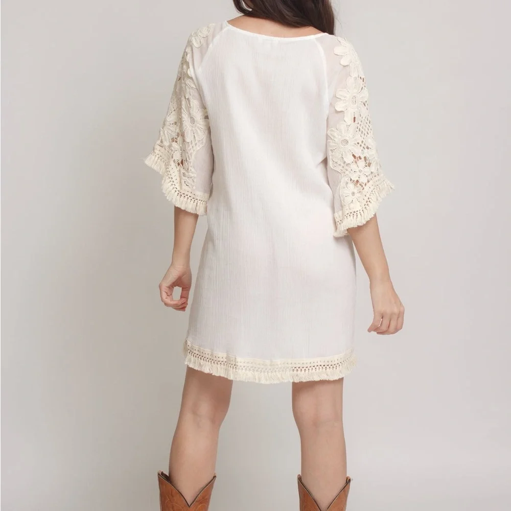 Umgee
Mini dress with floral crochet sleeves and fringe detail size S Small NWT - Picture 4 of 13
